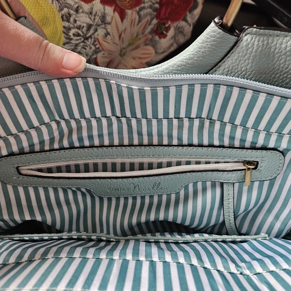 Simply Noelle Round Metal Handle Purse - Picture 4 of 9